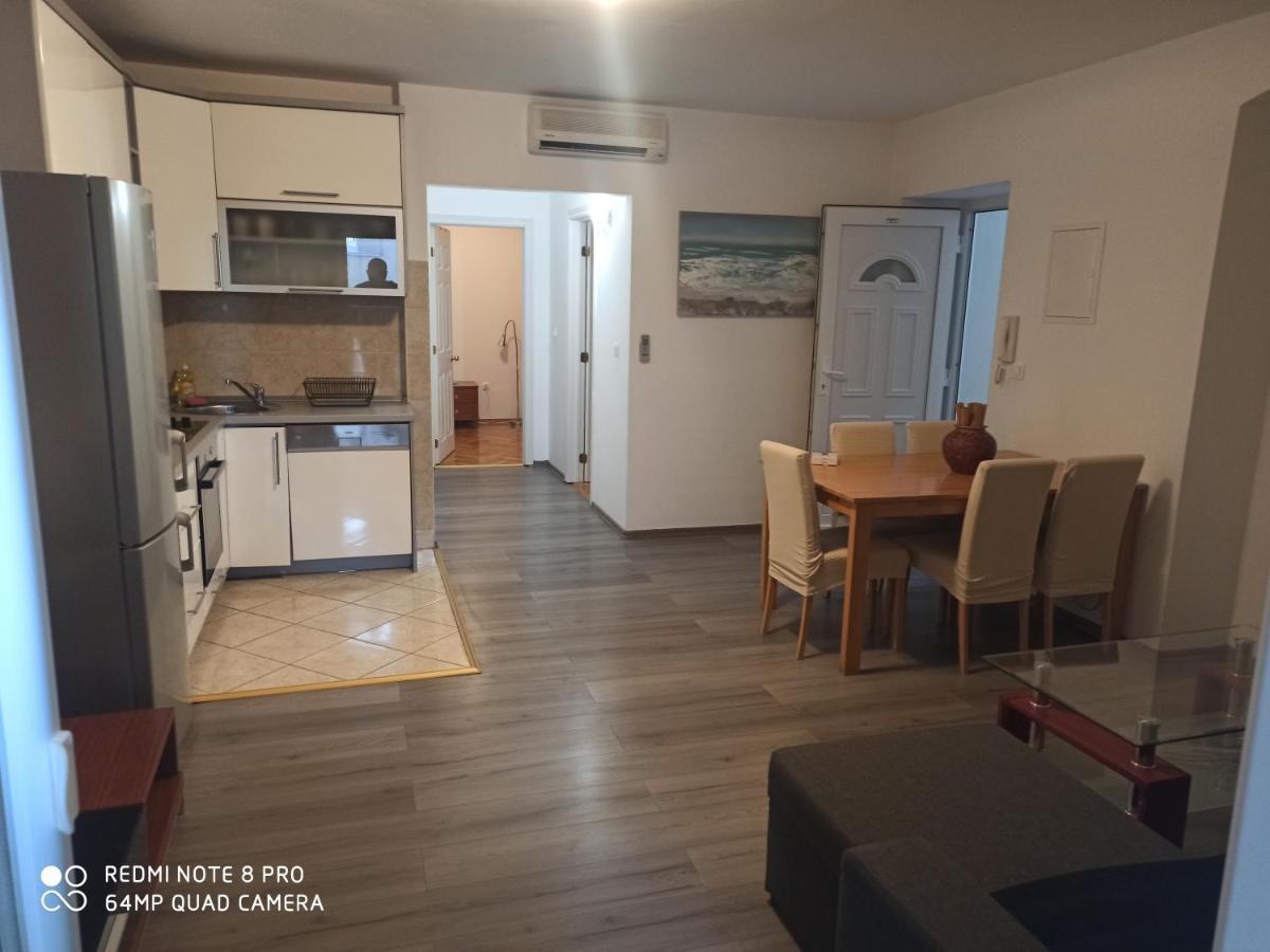 Apartments Zo Makarska Bilik gambar